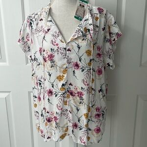 NWT - Buffalo David Bitton - V-neck flutter sleeve flower blouse, M and XL